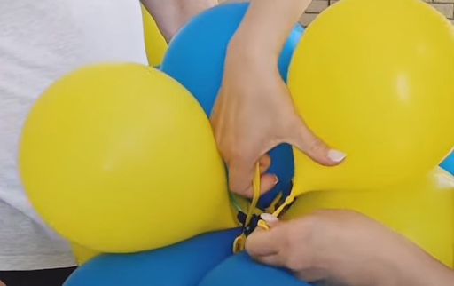 Узнайте как правильно и красиво связать шарики между собой